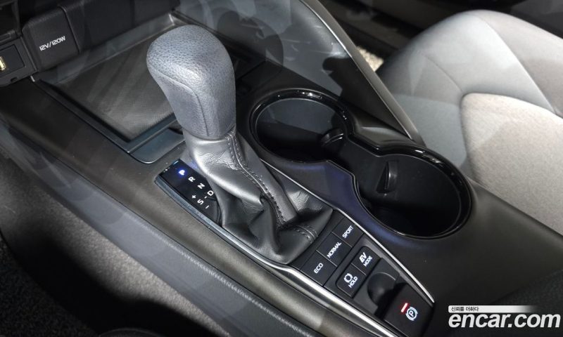 Toyota Camry 2.5 LE Hybrid