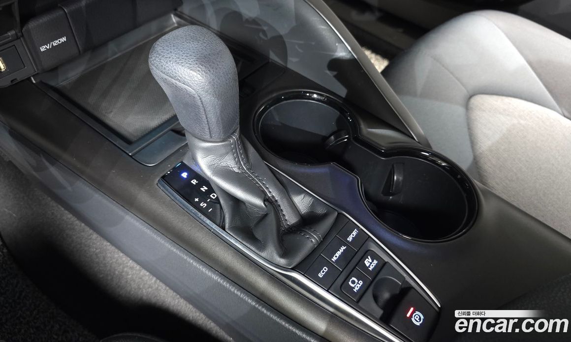 Toyota Camry 2.5 LE Hybrid
