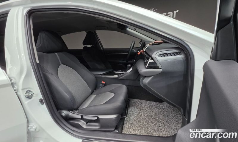 Toyota Camry 2.5 LE Hybrid