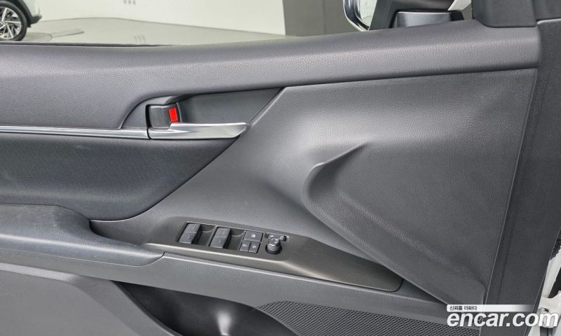 Toyota Camry 2.5 LE Hybrid