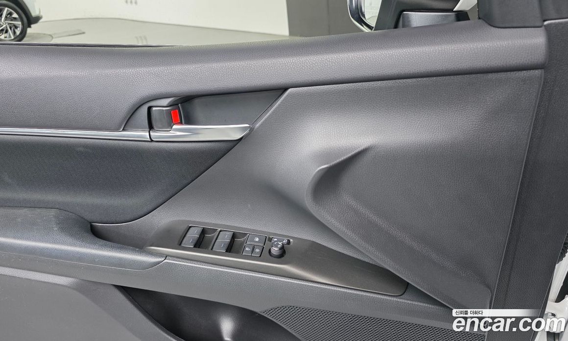 Toyota Camry 2.5 LE Hybrid