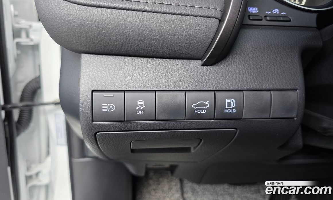 Toyota Camry 2.5 LE Hybrid