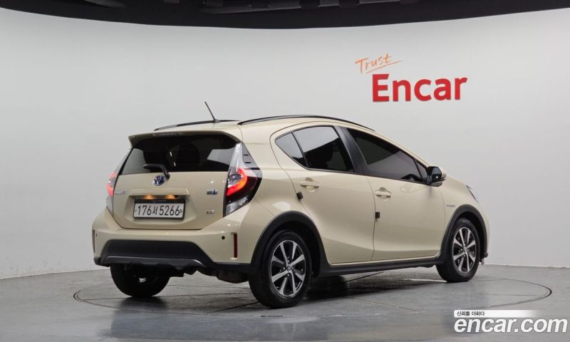 Toyota Prius 1.5 Crossover