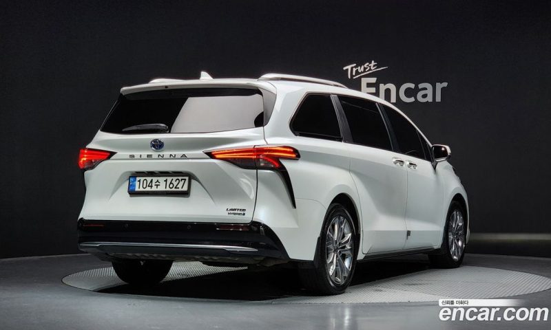 Toyota Sienna 2.5 Hybrid 2WD