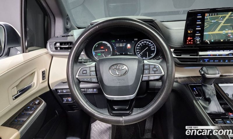 Toyota Sienna 2.5 Hybrid 2WD