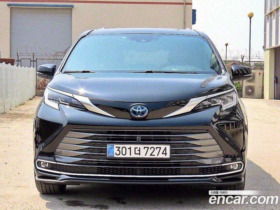 Toyota Sienna 2.5 Hybrid 2WD