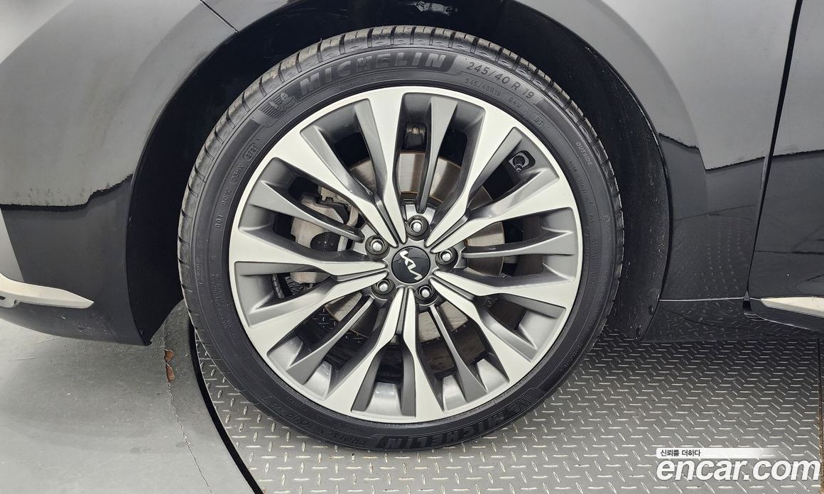 Kia K8 2.5 Gasoline 2WD