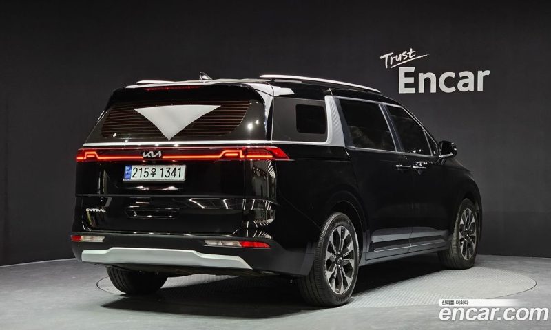 Kia Carnival 9-Seater Prestige