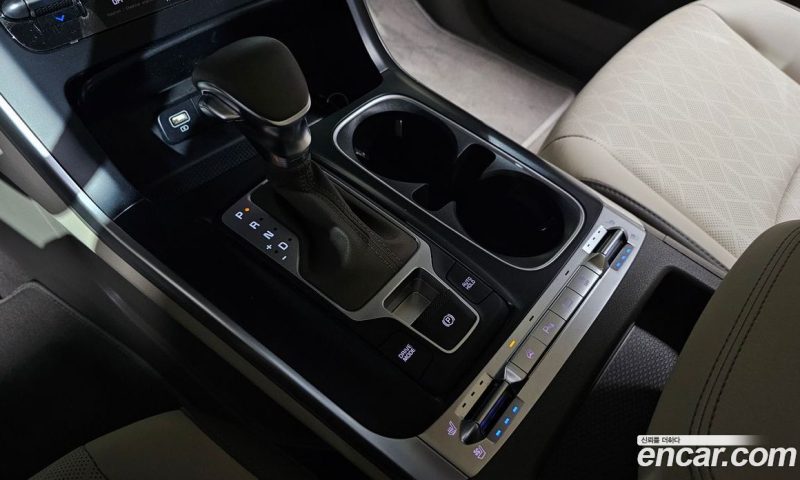 Kia Carnival 9-Seater Prestige
