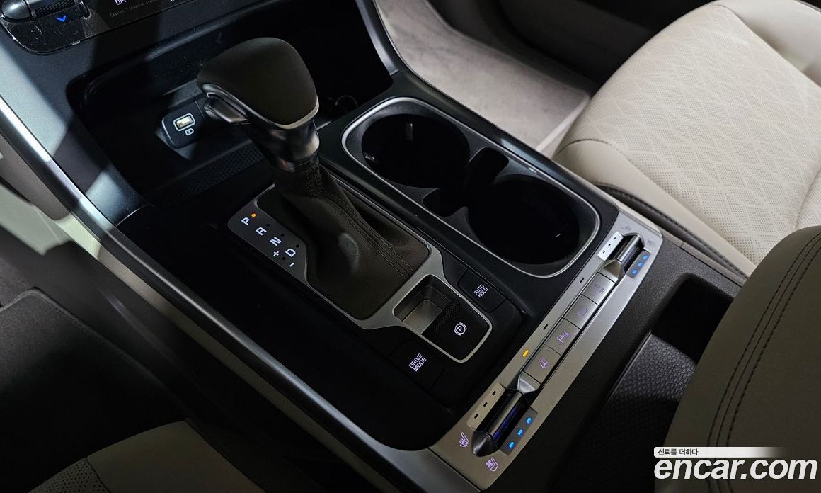Kia Carnival 9-Seater Prestige