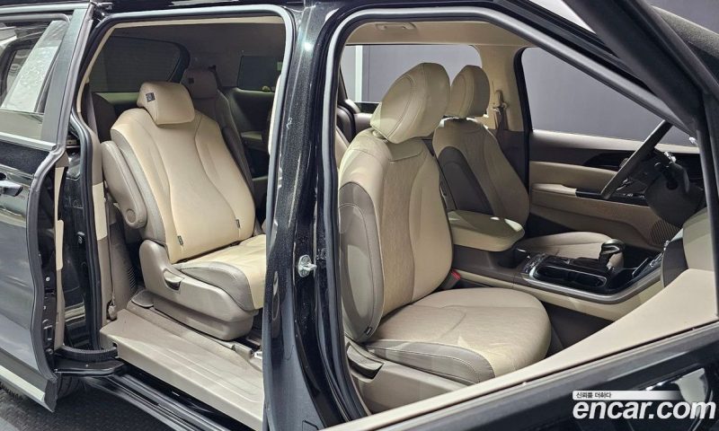 Kia Carnival 9-Seater Prestige