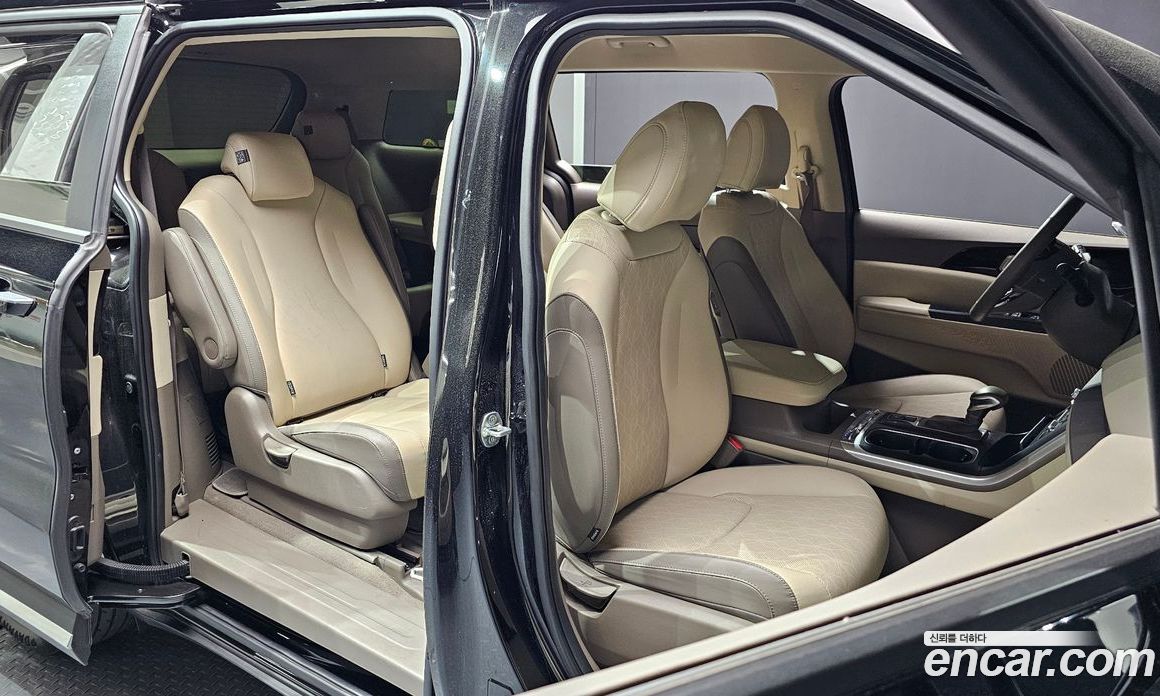 Kia Carnival 9-Seater Prestige