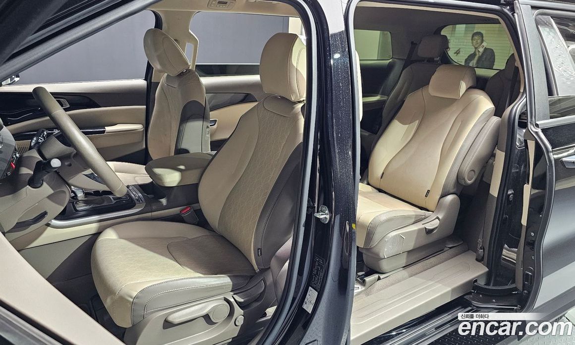 Kia Carnival 9-Seater Prestige