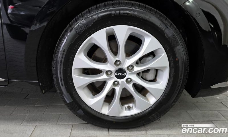 Kia K8 2.5 Gasoline 2WD