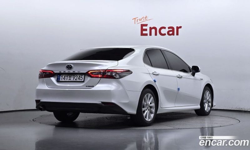 Toyota Camry 2.5 LE Hybrid