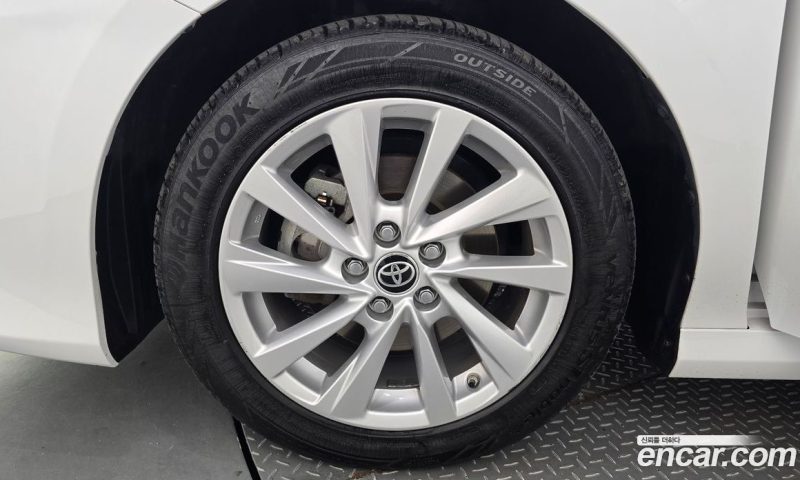Toyota Camry 2.5 LE Hybrid