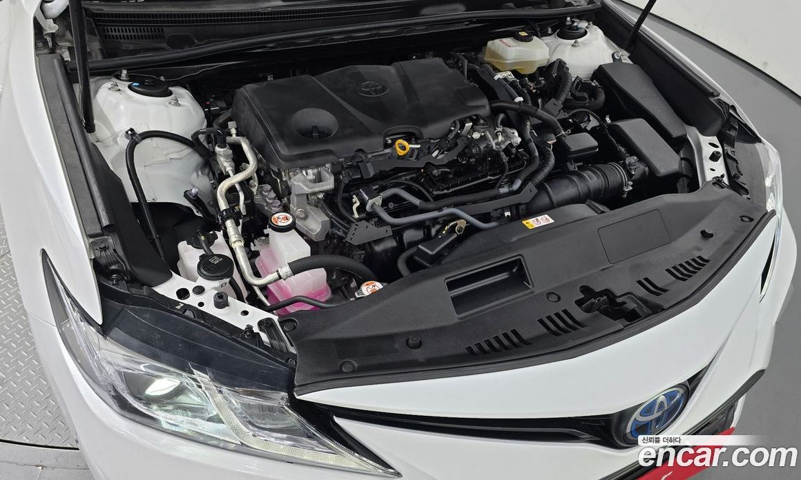 Toyota Camry 2.5 LE Hybrid