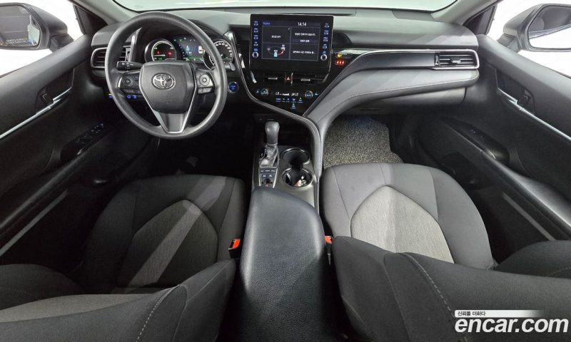 Toyota Camry 2.5 LE Hybrid