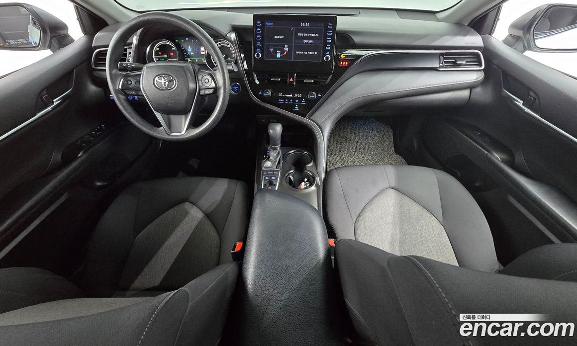 Toyota Camry 2.5 LE Hybrid