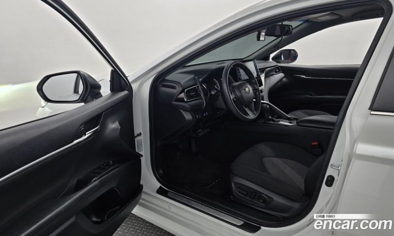 Toyota Camry 2.5 LE Hybrid