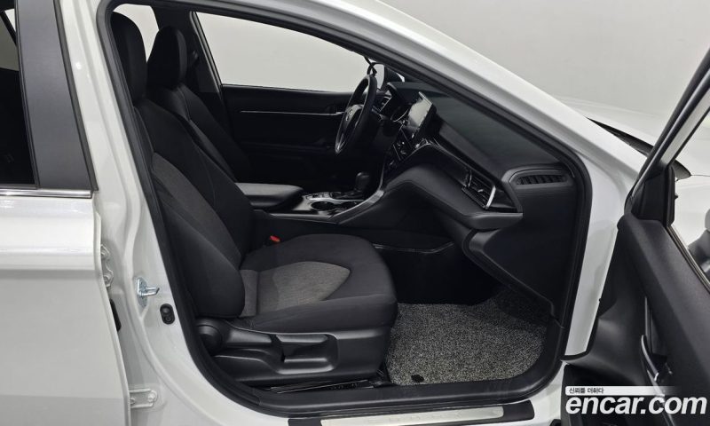 Toyota Camry 2.5 LE Hybrid