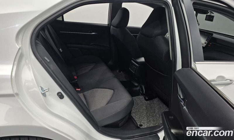 Toyota Camry 2.5 LE Hybrid