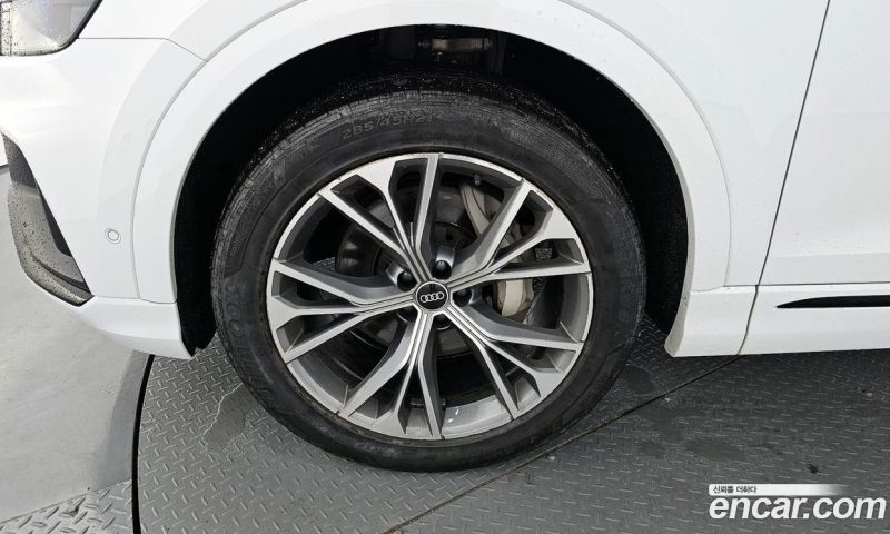 Audi Q8 55 TFSI Quattro Premium