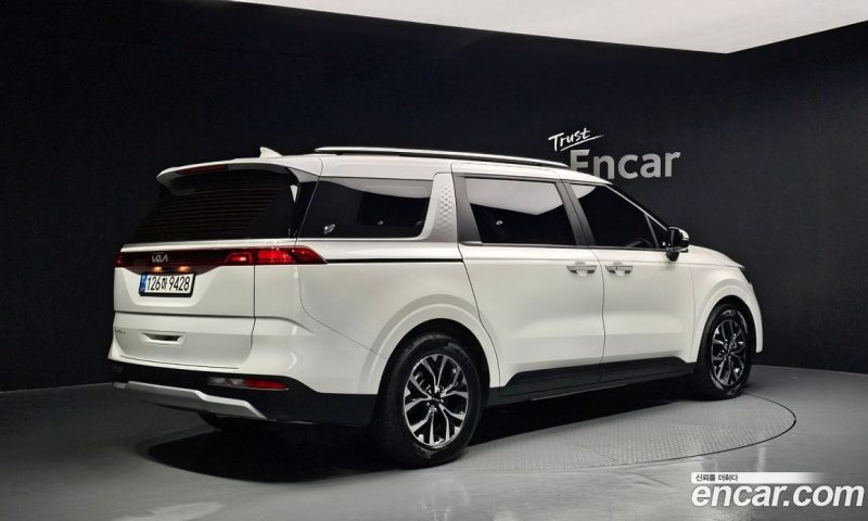 Kia Carnival 9-Seater Prestige