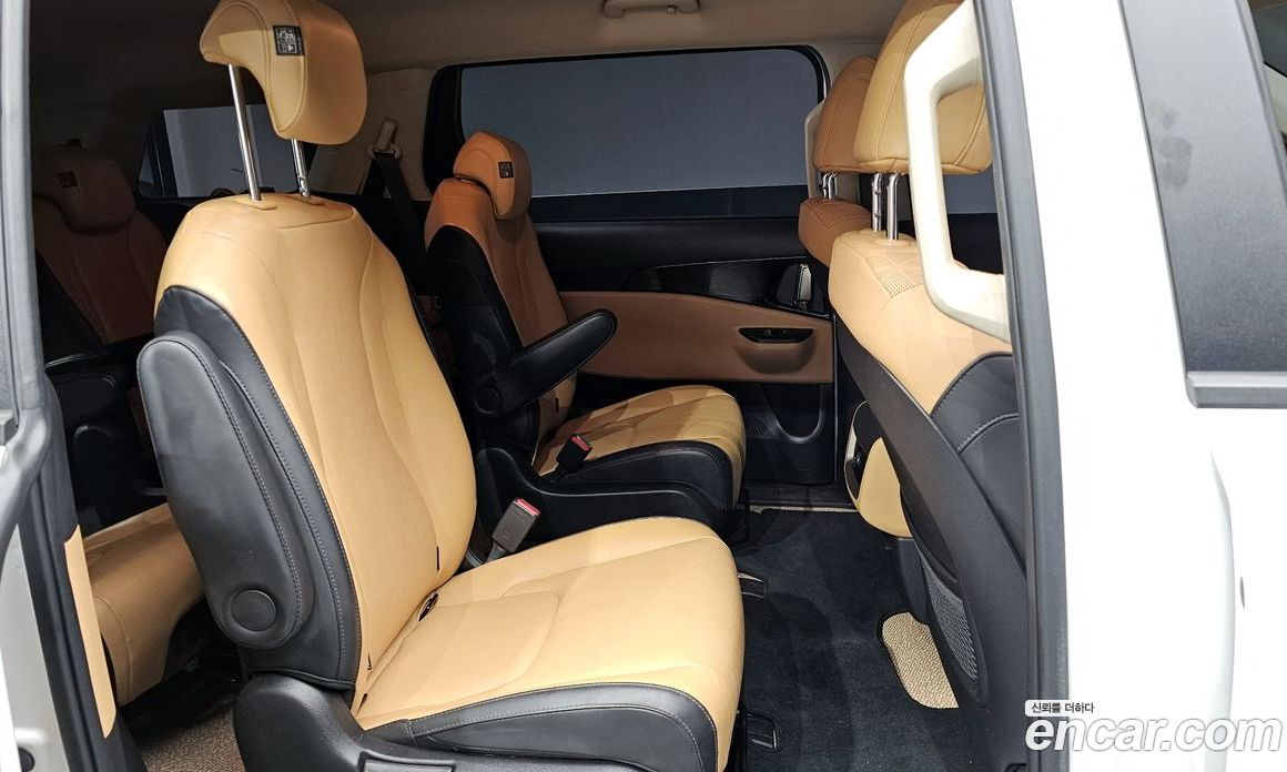Kia Carnival 9-Seater Prestige