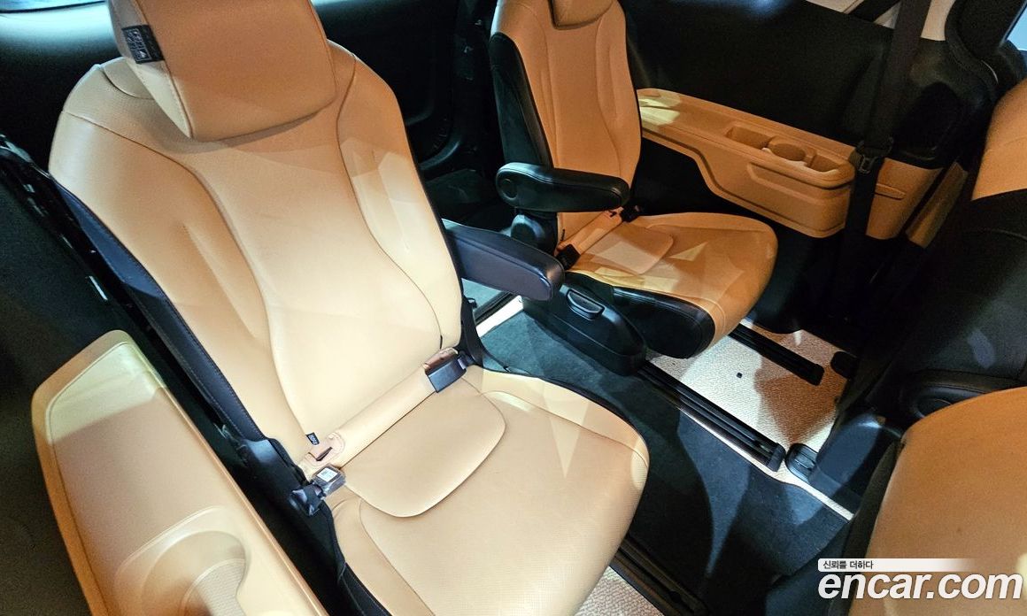 Kia Carnival 9-Seater Prestige