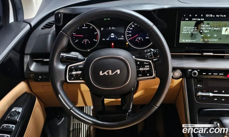 Kia Carnival 9-Seater Prestige