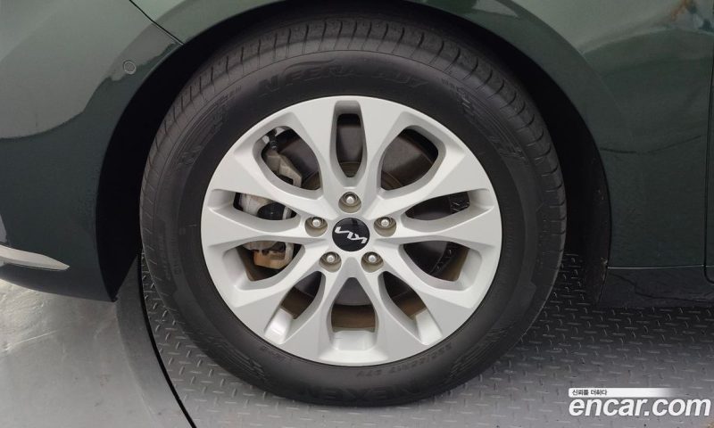 Kia K8 2.5 Gasoline 2WD