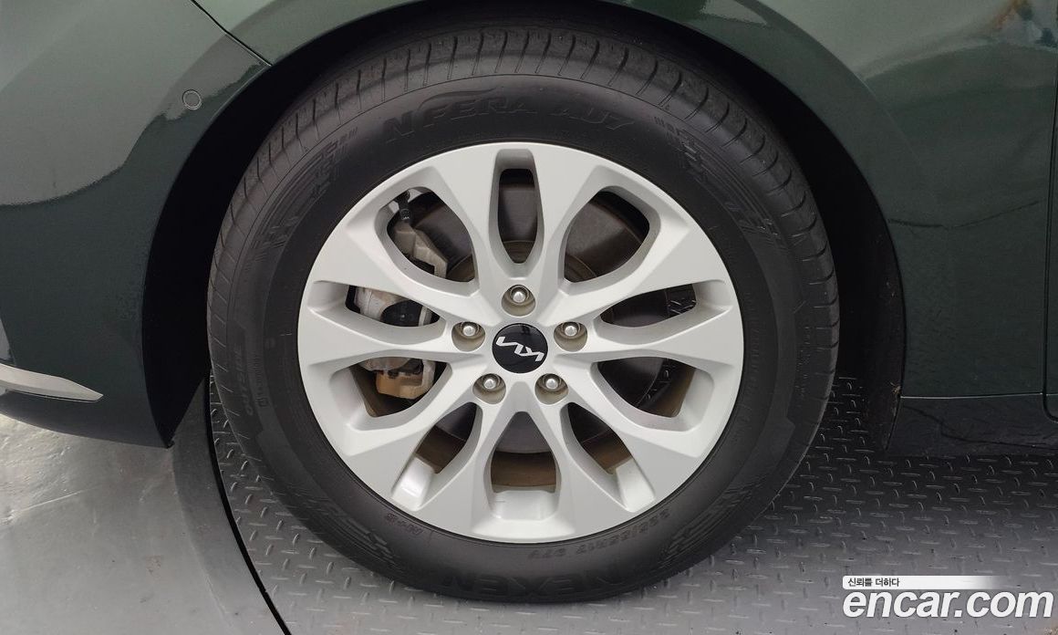 Kia K8 2.5 Gasoline 2WD