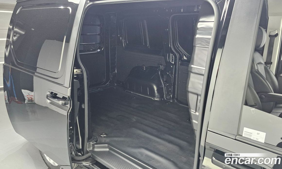 Hyundai Staria Cargo 3-Seater