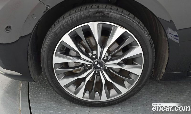 Kia K8 2.5 Gasoline 2WD