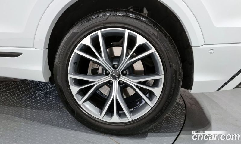 Audi Q8 55 TFSI Quattro Premium