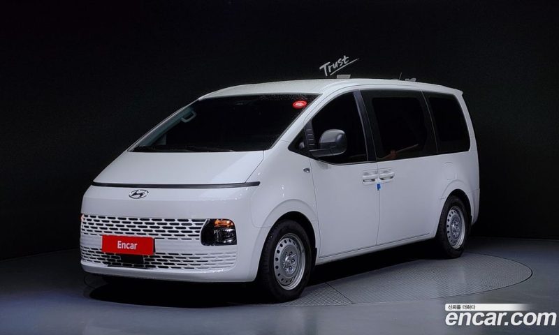 Hyundai Staria Tourer 11-Seater