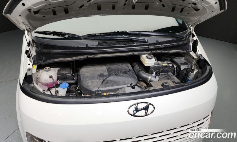 Hyundai Staria Tourer 11-Seater