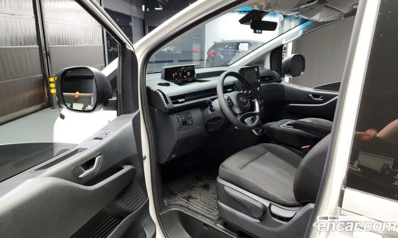 Hyundai Staria Tourer 11-Seater