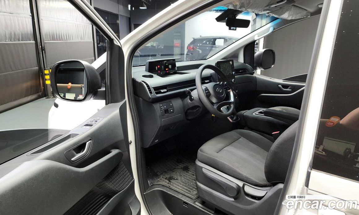 Hyundai Staria Tourer 11-Seater