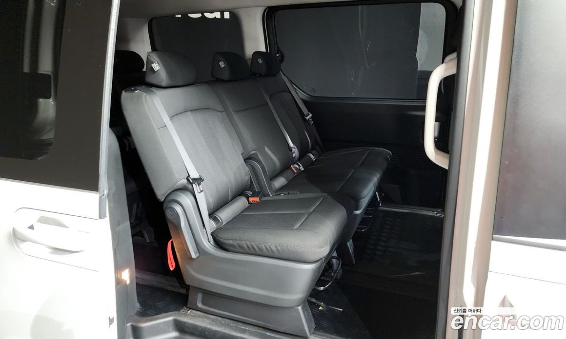 Hyundai Staria Tourer 11-Seater