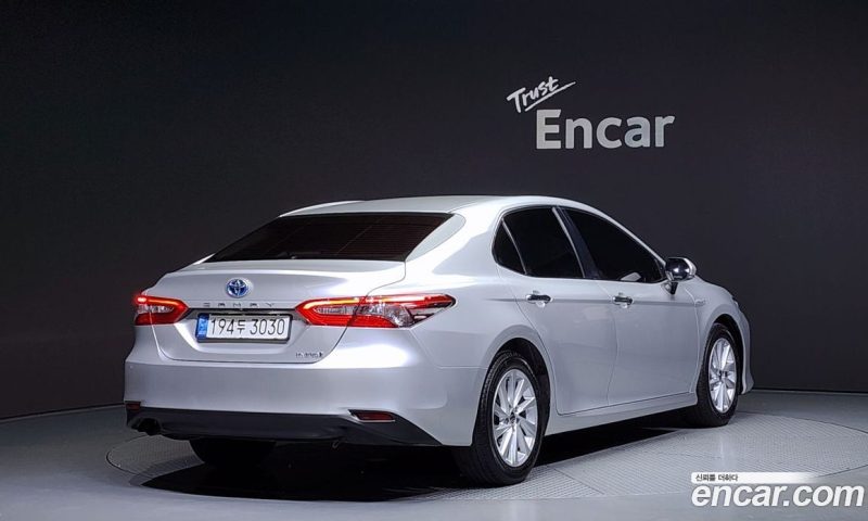 Toyota Camry 2.5 LE Hybrid