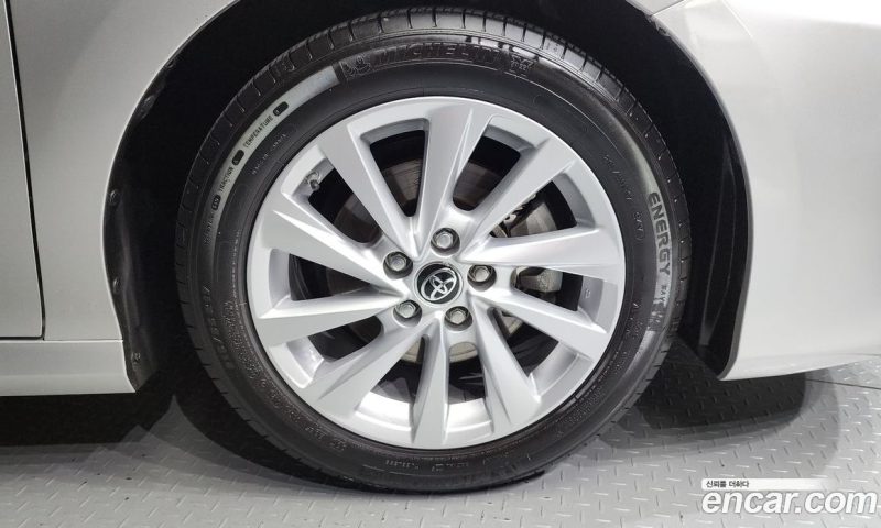Toyota Camry 2.5 LE Hybrid