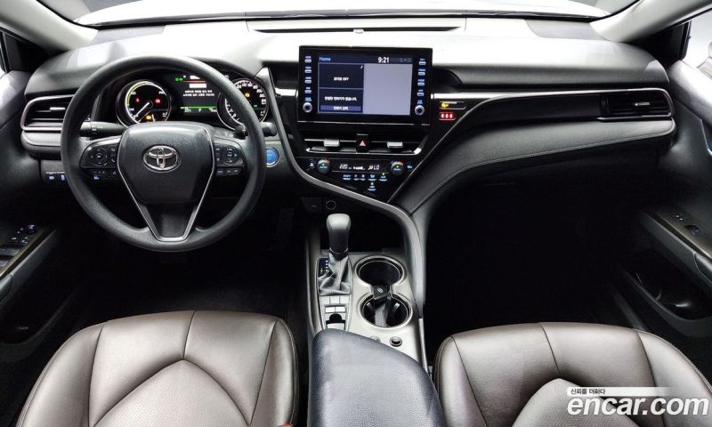 Toyota Camry 2.5 LE Hybrid