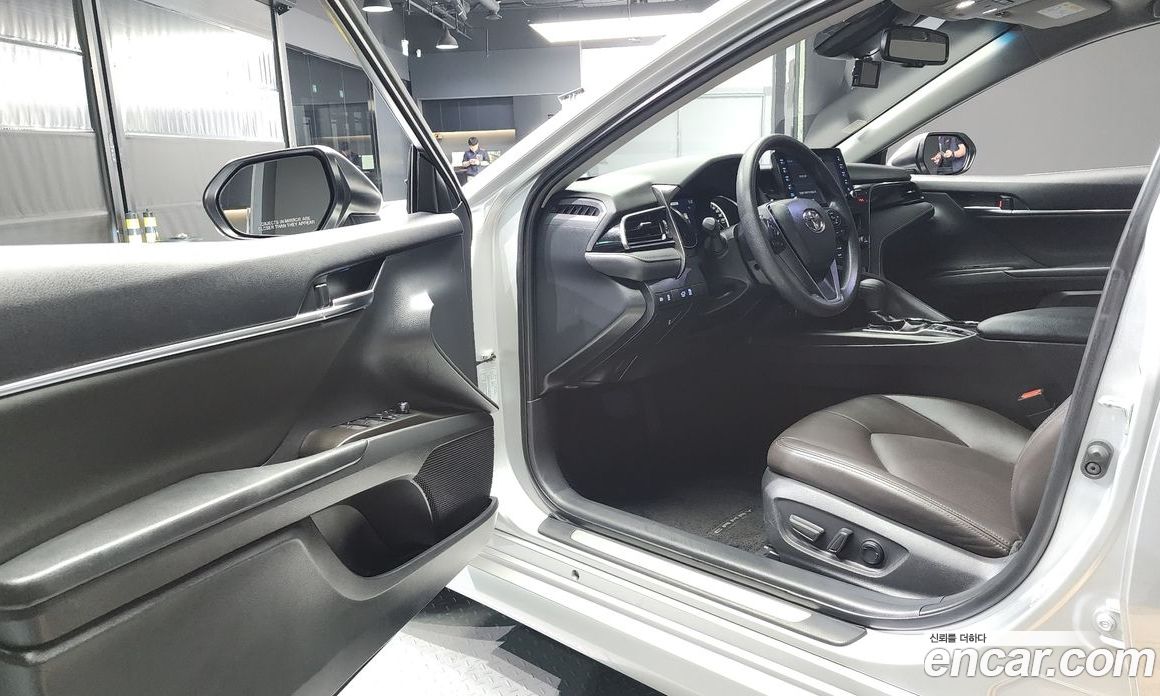 Toyota Camry 2.5 LE Hybrid