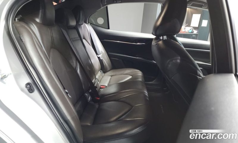 Toyota Camry 2.5 LE Hybrid