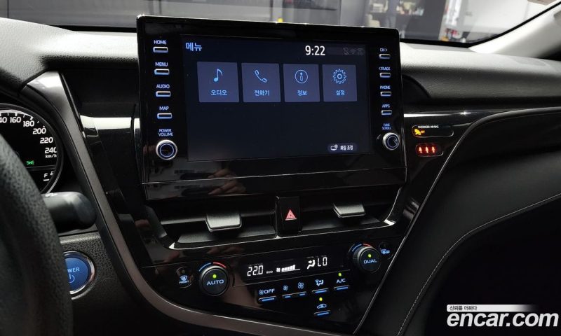 Toyota Camry 2.5 LE Hybrid