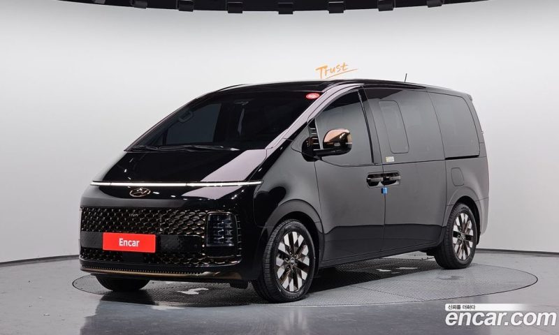Hyundai Staria 4WD Lounge 9-Seater