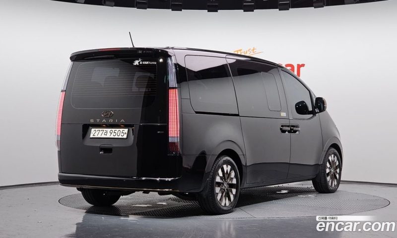 Hyundai Staria 4WD Lounge 9-Seater