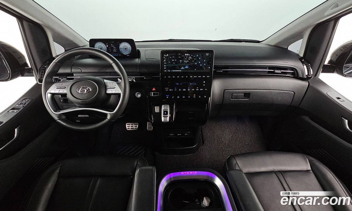 Hyundai Staria 4WD Lounge 9-Seater